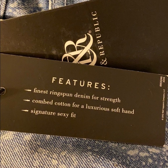 Rock & Republic Fun Boyfriend Jeans - Picture 8 of 12